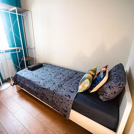 بيت شباب Crisqueen Flat